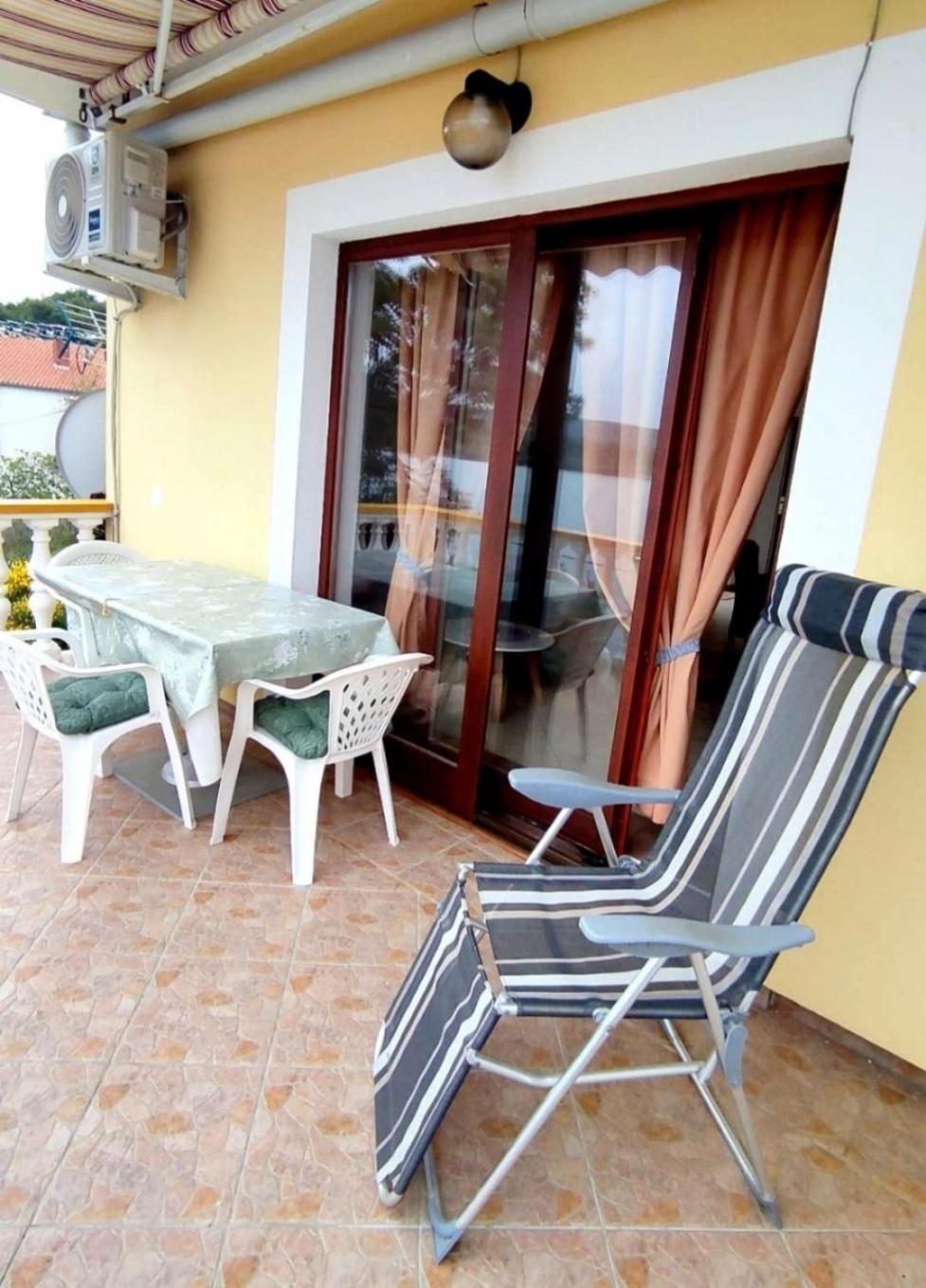 Apartments Josef Veli Rat Exterior photo